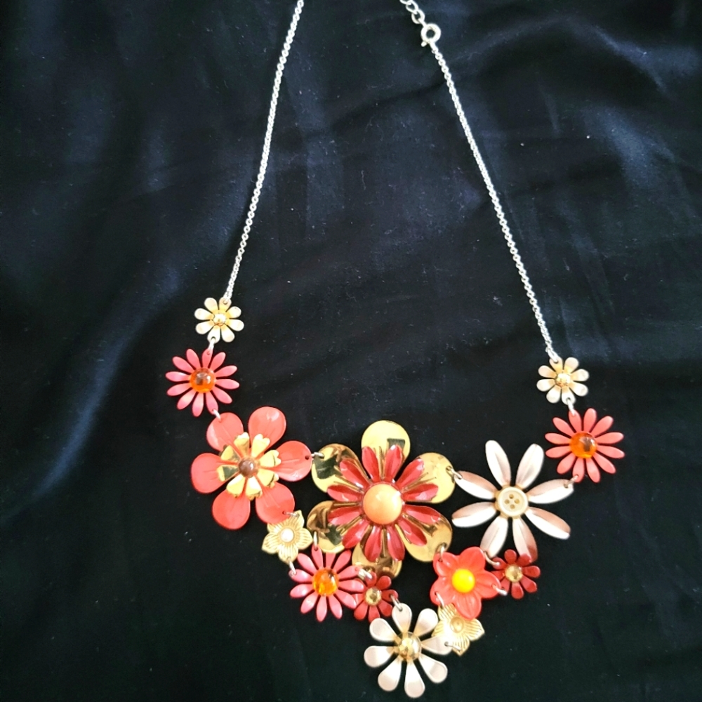 Avon floral necklace